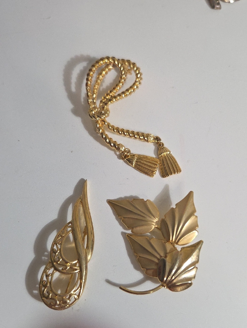 Gold Leaf and Tassel Women's Brooch Set - Gold Tone
